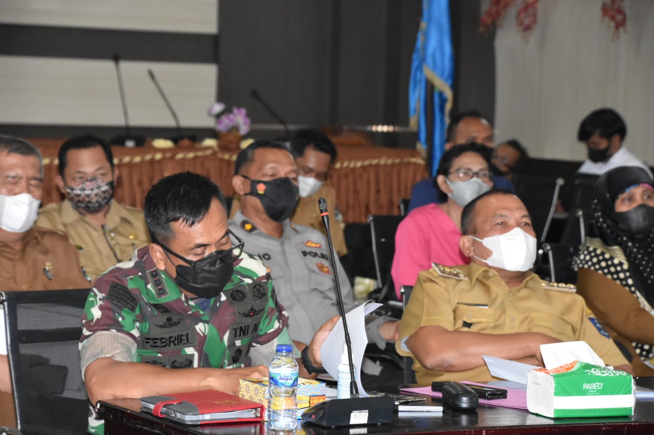 Danrem 023/KS Kolonel Inf Febriel B Sikumbang Ikuti Rapat Koordinasi Evaluasi Penanganan Covid-19