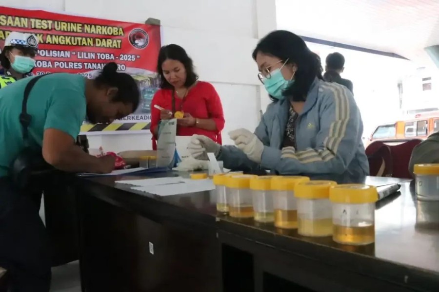 Polres Tanah Karo dan BNN Gelar Tes Urine Sopir Angkutan, Dalam Rangka Masa Nataru di Terminal Kabanjahe