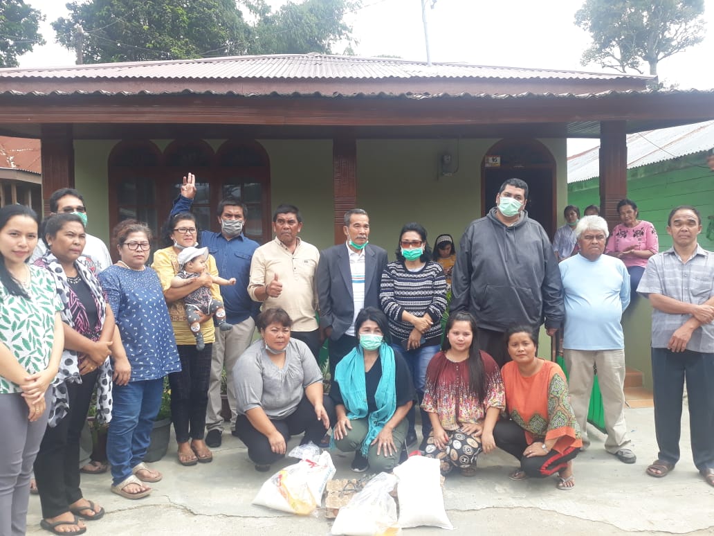 Bentuk Kepedulian Ditengah Covid 19, Yayasan Narsar Purba Bantu Warga Rumah Berastagi Sembako