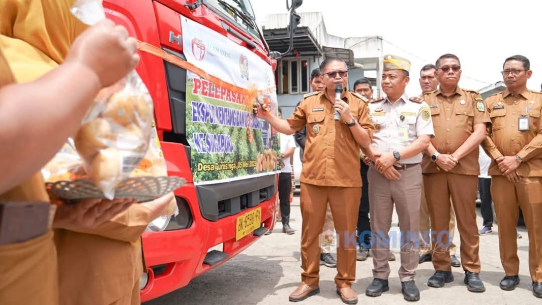 Wakil Bupati Karo Komando Tarigan S.P Lepas Ekspor Kentang dan Ubi Jalar ke Singapura