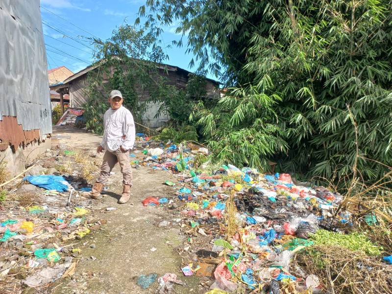 Sampah Menumpuk di Berastagi dan Timbulkan Bau Menyengat Sampah Menumpuk di Berastagi dan Timbulkan Bau Menyengat