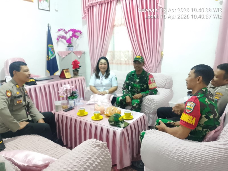 Jaga hubungan yang Baik, Babinsa Koramil 03/BT Komsos dengan Kepala Sekolah SMAN1 Berastagi 