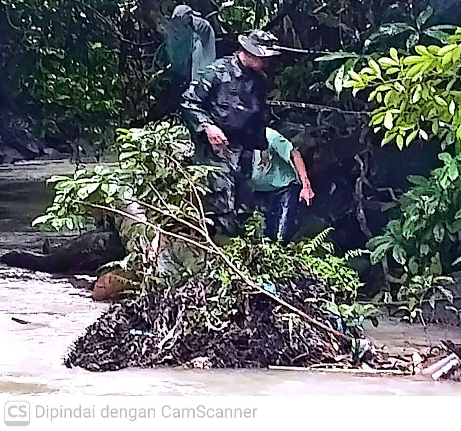 Koramil 05/Payung Evakuasi Pemancing Yang Tewas di Lau Biang Desa Batukarang