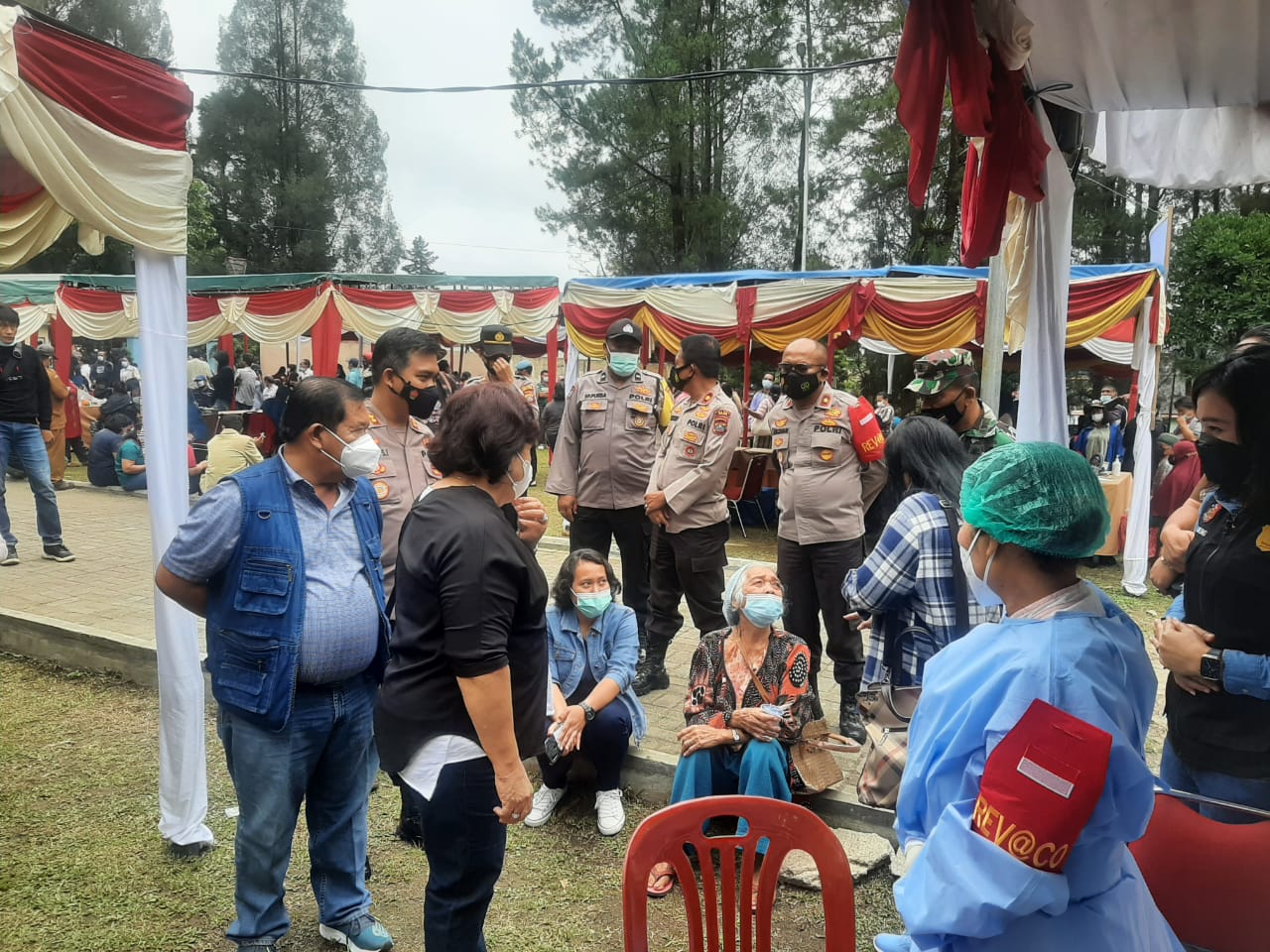 Ribuan Warga Berastagi Ikuti Serbuan Vaksinasi Nasional TNI-Polri