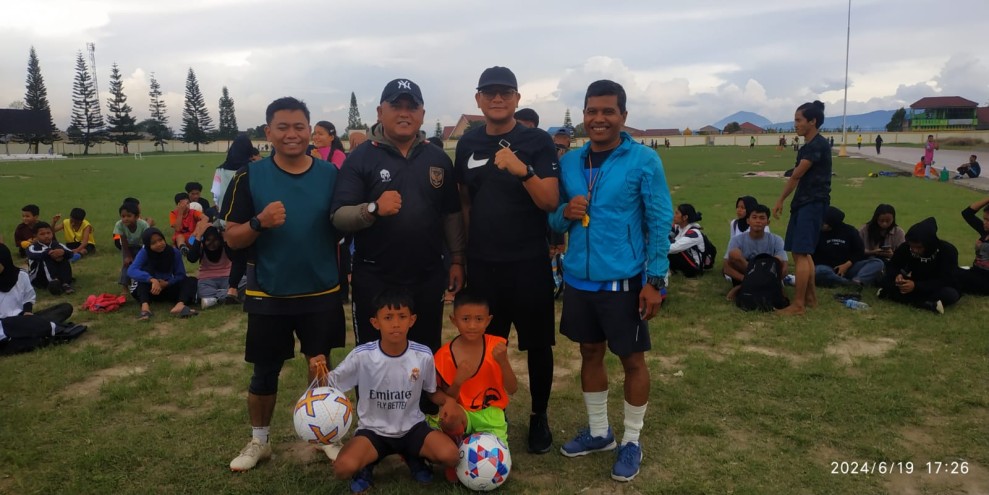 Kodim 0205/TK Bersama Askab Karo dan Fossbi Karo Ajak SSB dan Pecinta Bola Karo Mendukung Seleksi Liga Asprov PSSI U-15 TA.2024 di Medan