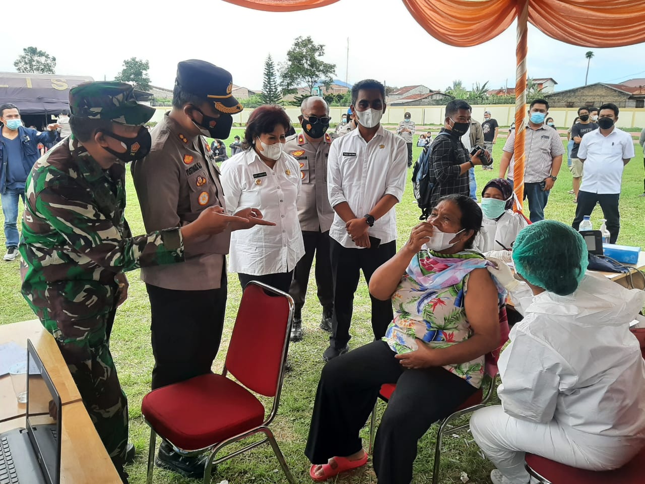 Sambut HUT Bhayangkara ke-75, Polres Tanah Karo Gelar Vaksinasi Massal Covid-19
