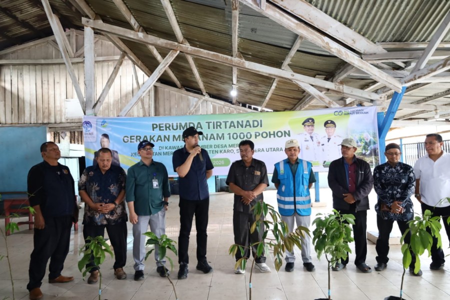 Jaga Sumber Mata Air, Direktur Perumda Tirtanadi Gelar Penghijauan Bersama Masyarakat Kec Merdeka