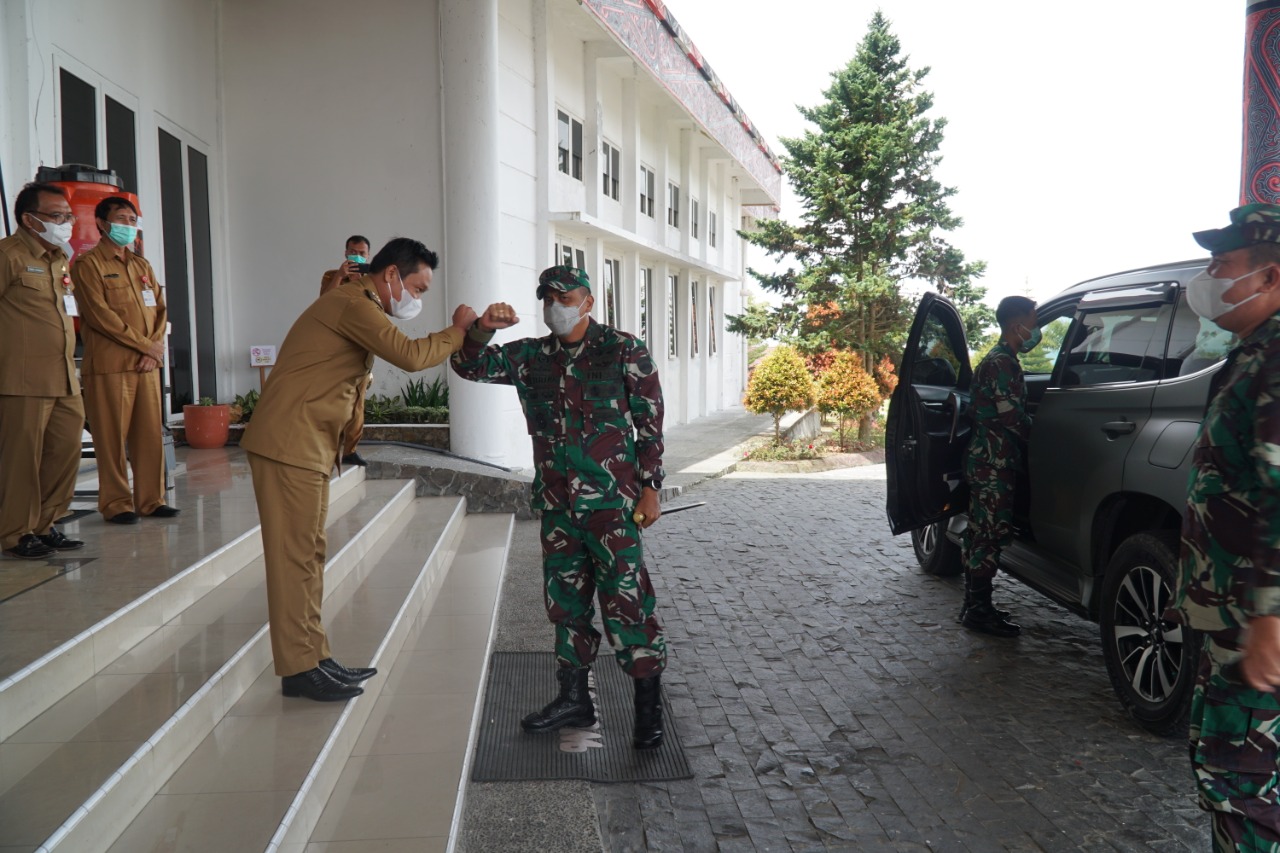 Silaturahmi ke Kantor Bupati Humbahas, Danrem 023/KS: Sinergitas TNI - Forkopimda