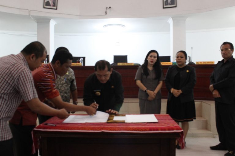 Bupati Bersama DPRD Karo Setujui Rancangan Perda Tentang P APBD TA 2018