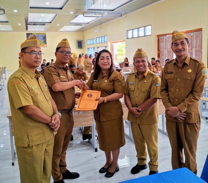 6 Kepala SMA Negeri Kabupaten Karo Serah Terima Jabatan, Normawati Martianna Ginting Spd Jadi Kepala SMA N 1 Berastagi 
