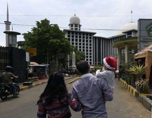 Masjid Istiqlal Sediakan Lahan Parkir Bagi Jemaat Katedral
