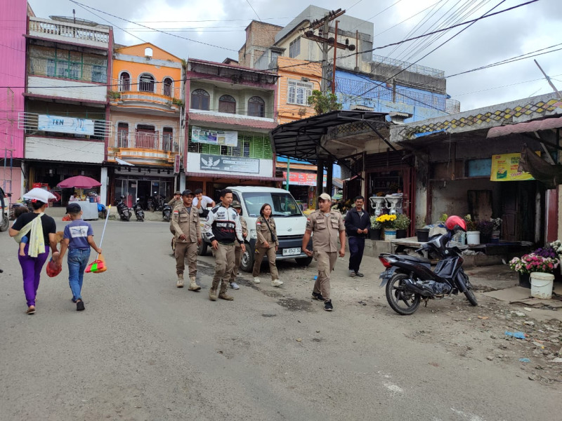 Satpol PP Kabupaten Karo Menghimbau Pedagang Kaki Lima (PKL) Agar Mematuhi Aturan