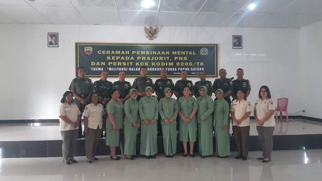 Antusias Prajurit Dan Persit Kodim 0205/TK Terima Ceramah Pembinaan Mental Dari Tim Bintal Kodam I/BB