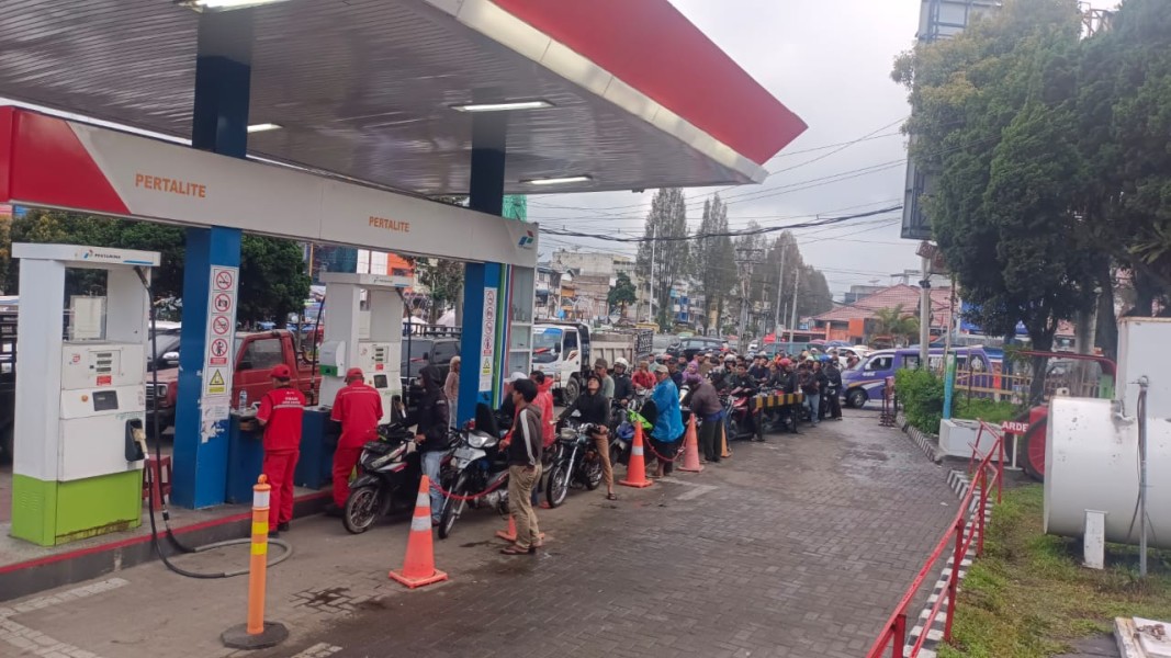 Ciptakan Kondisi Aman, Koramil 03/Berastagi Pantau Ketersediaan BBM Di SPBU Kec Berastagi dan Kec Kabanjahe