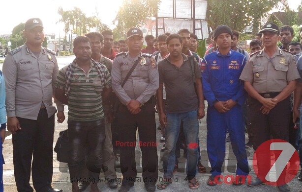 4 Hari tak Makan, 42 Orang  Imigran Banglades Diterlantarkan di  Rupat dan Diamankan Polisi