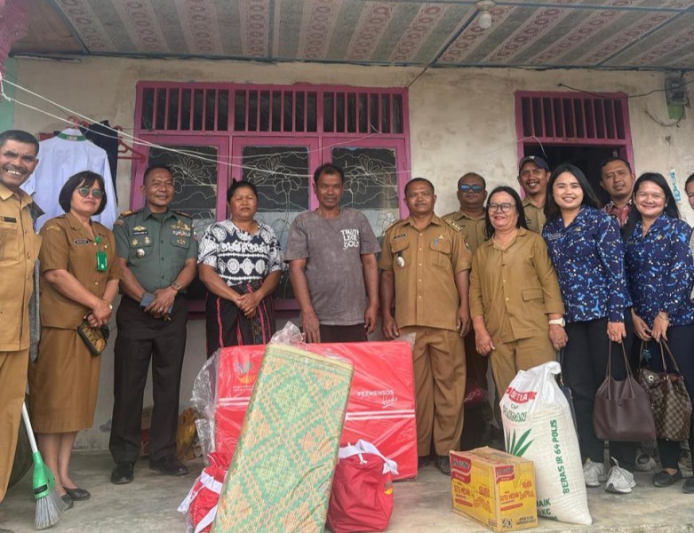 Wujud Kepedulian, Danramil 01/BJ Berikan Bantuan Sembako Kepada Korban Kebakaran Di Desa Paribun