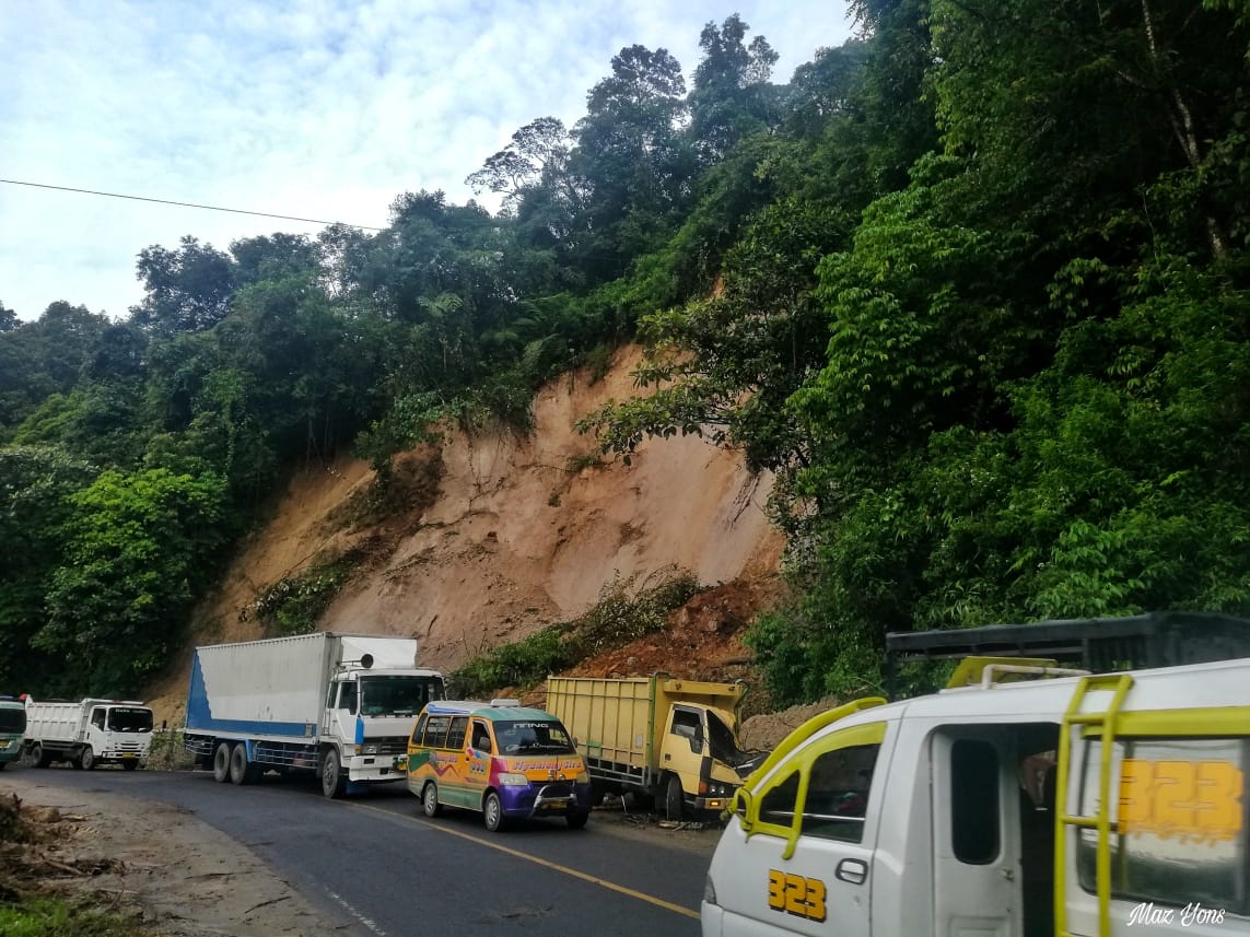 Longsor di Jalur Medan - Berastagi Timpa Mobil Truk, 1 Orang Meninggal Dunia