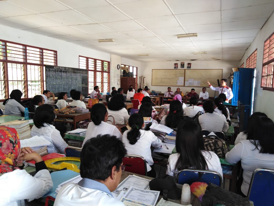 Berkunjung ke SMPN 1 Payung, Kadisdik Karo Memotivasi Guru Terkait Peningkatan Pendidikan