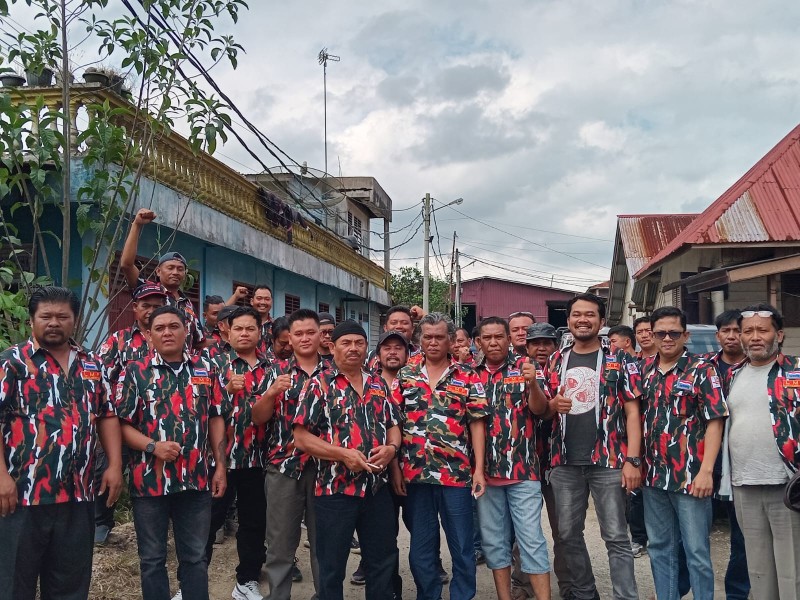 Ketua Macab Kabupaten Karo Gembira Ginting Serahkah SK Macab Berastagi Kepada Bromo Ginting