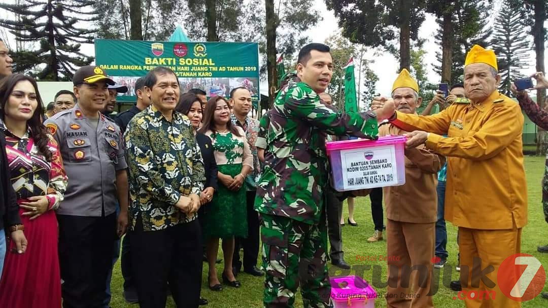 Hari Juang TNI - AD 2019, Dandim 0205/TK Berikan Sembako dan Santunan ke Veteran Karo