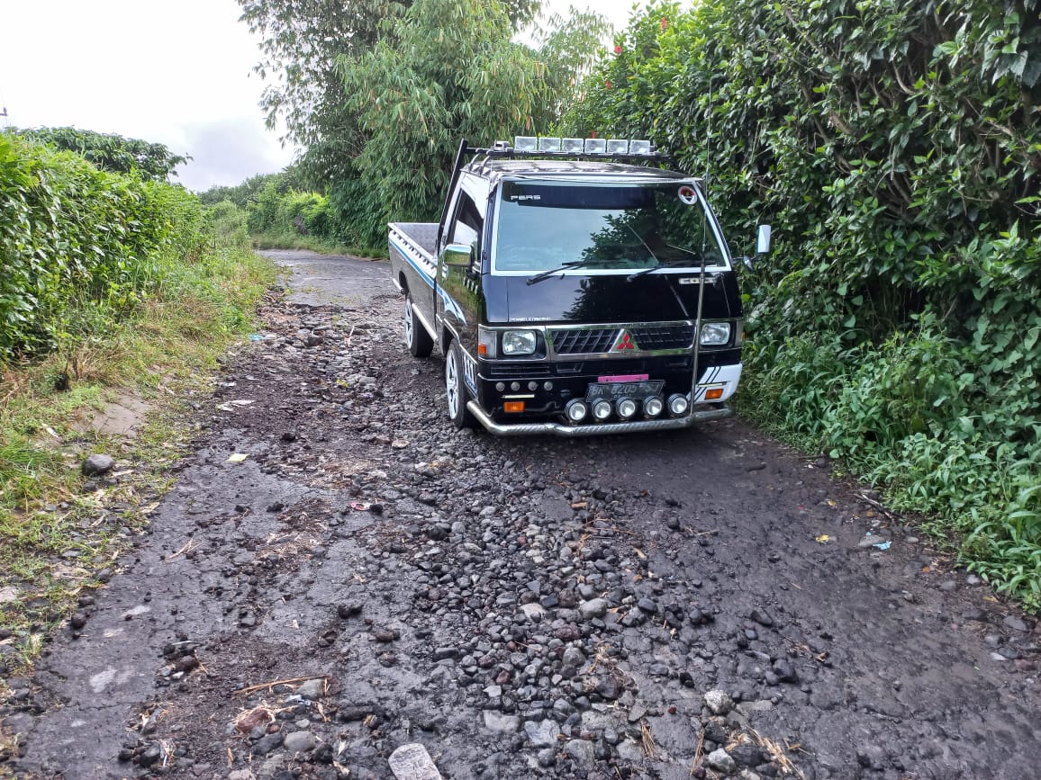 Jalan Rusak Tak Diperbaiki, Warga Gung Pinto Kec Namanteran Merasa Dianaktirikan