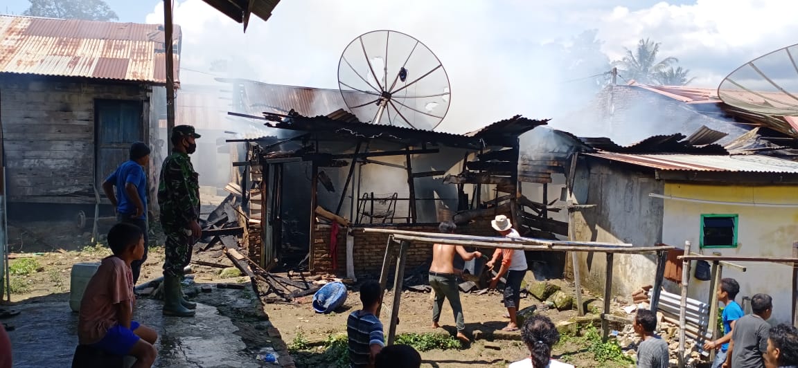 Tiga Rumah Ludes Terbakar di Desa Parimbalang Saat Pemiliknya Diladang