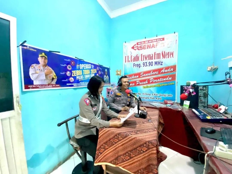 Satlantas Polres Tanah Karo Sosialisasikan Operasi Zebra Toba 2024 Lewat Radio Ersena FM Setro