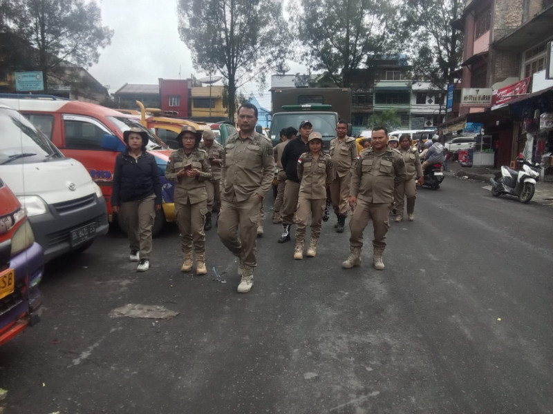 Satpol PP Kabupaten Karo Tingkatkan Pengawasan untuk Cegah PKL Berjualan di Badan Jalan dan Diatas Trotoar Satpol PP Kabupaten Karo Tingkatkan Pengawasan untuk Cegah PKL Berjualan di Badan Jalan dan Diatas Trotoar
