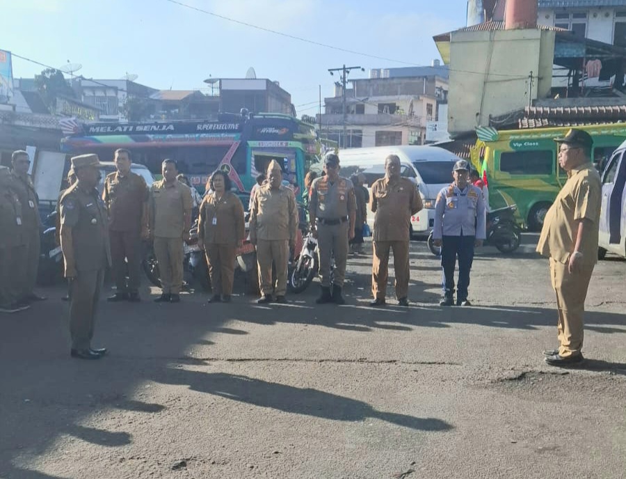Disperindag Imbau Pedagang Tak Jualan Di Bahu Jalan Dan Diatas Trotoar Demi Ketertiban dan Kenyamanan Pasar Berastagi