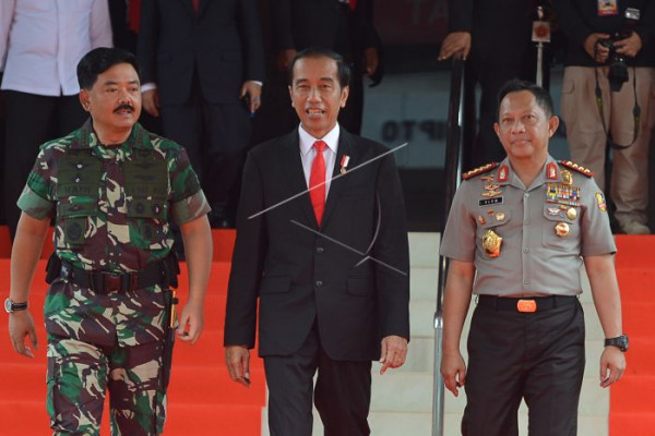 Warga di Jayapura Terima 3.331 Lembar Sertifikat Tanah dari Presiden Jokowi