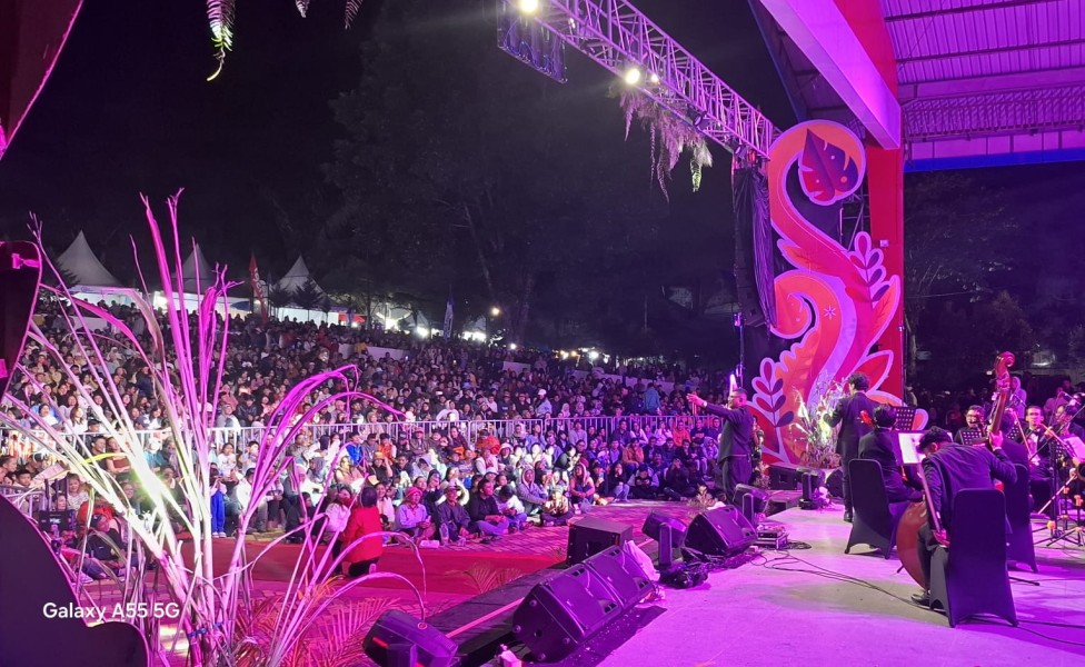 Antha Pryma Ginting Memukau Pengunjung Festival Bunga dan Buah di Kota Berastagi