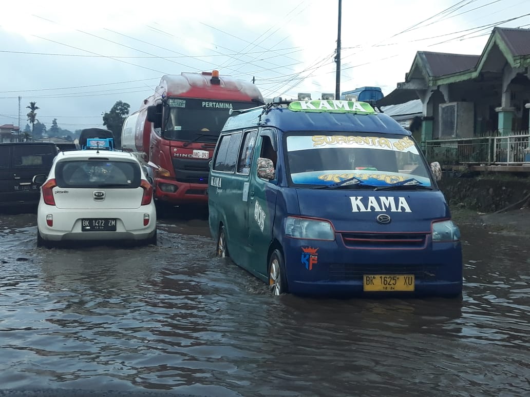 Hujan, Akses Jalinsum Berastagi -  Kabanjahe Langganan Banjir