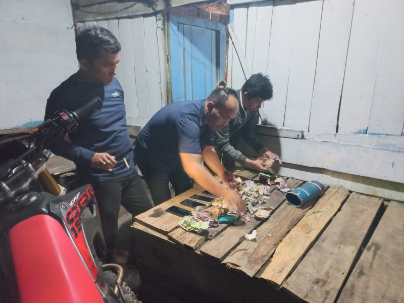 Tindaklanjuti Laporan Masyarakat, Kodim 0205/TK dan Polres Tanah Karo Grebek Lapak Narkoba dan Judi Tindaklanjuti Laporan Masyarakat, Kodim 0205/TK dan Polres Tanah Karo Grebek Lapak Narkoba dan Judi