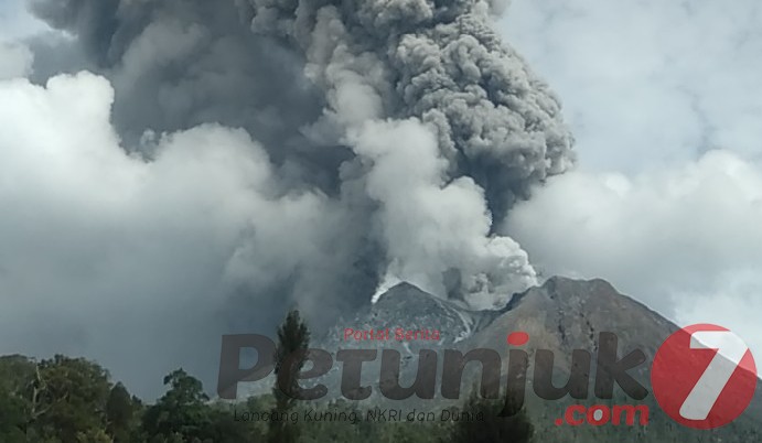 Gunung Sinabung Erupsi Pada Selasa, Ini Penjelasan Kepala Pusat Vulkanologi