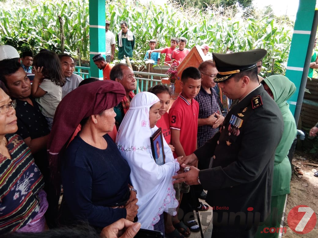Dandim 0205/TK Pimpin Pemakaman Secara Militer Praka Sabarkita Sembiring