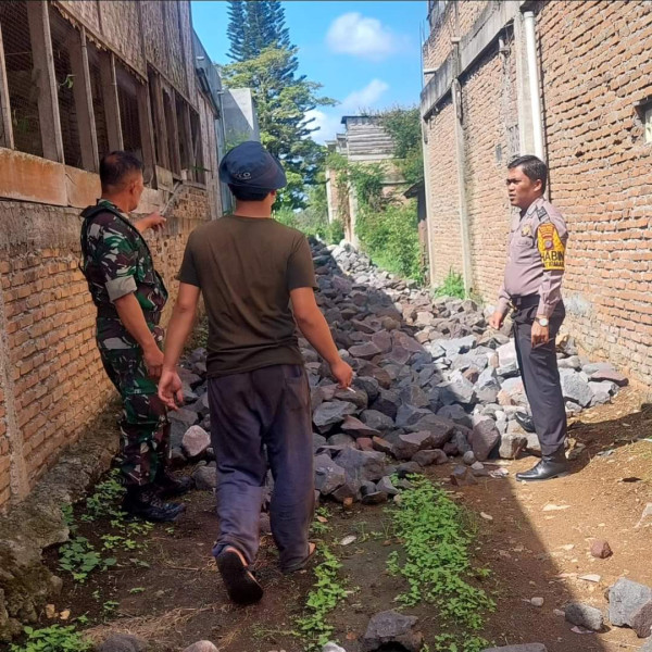 Bhabinkamtibmas Harus Aktif Dalam Pengawasan Dana Desa, Kapolsek Tigapanah AKP Maurist Sinaga: Semoga masyarakat juga ikut berperan aktif dalam mengawasi pembangunan