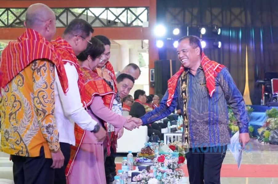 Bupati Karo Brigjen Pol [ Purn ] Dr.dr Antonius Ginting Sp.OG M.Kes Hadiri Sidang Majelis Sinode GBKP