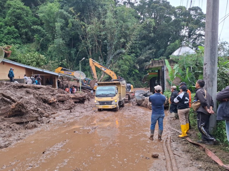 4 Korban Jiwa Yang Tertimbun Longsor Sudah Ditemukan, Camat Merdeka Elsa Maria: Pembukaan Jalan Terus Dilanjutkan