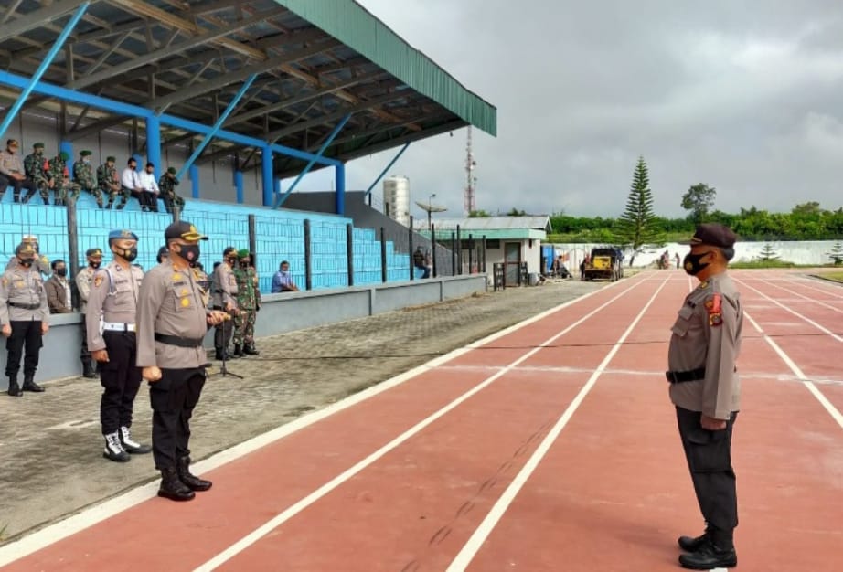 Kapolres Pimpin Apel Kesiapan dan Pergeseran Pasukan Dalam Rangka Pengamanan Pilkada di Karo