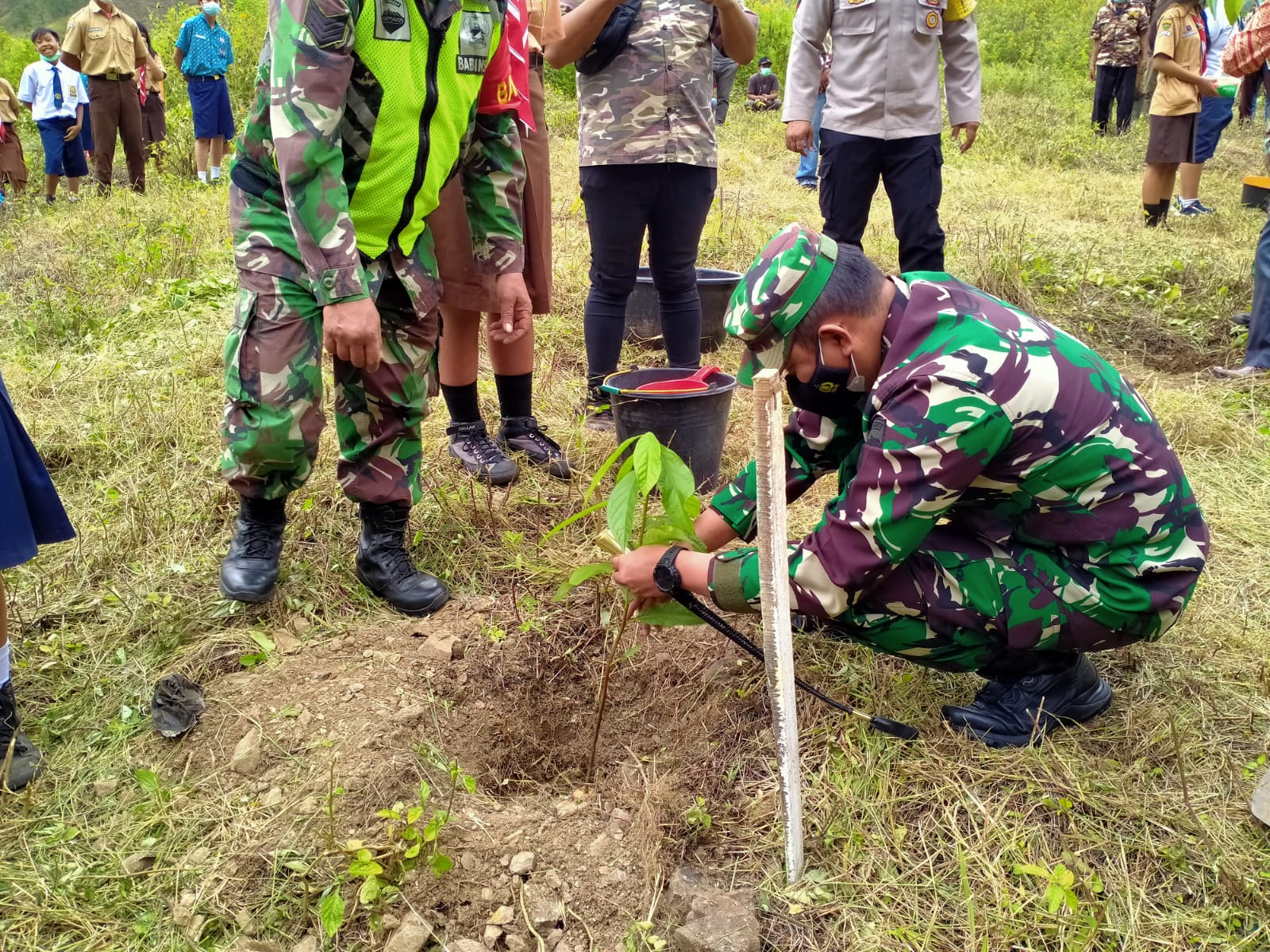 Pembinaan Lingkungan Hidup Kodim 0205/TK Gelar Penanaman Pohon Berbuah Di Tongging 