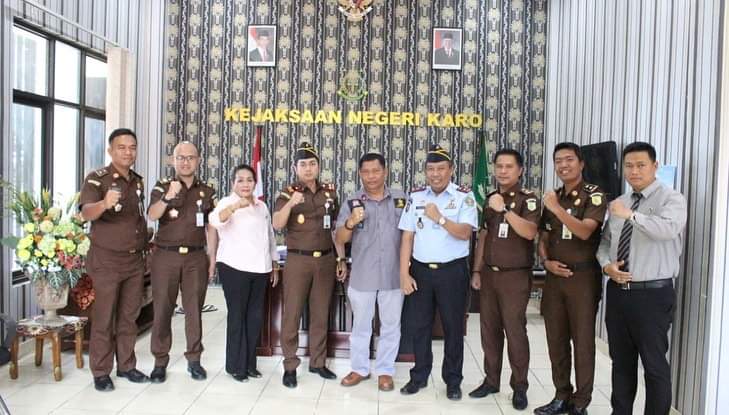 Berkunjung ke Kejari, Ketua DPRD Karo Silahturahmi Untuk Tingkatkan Sinergitas dengan Kajari Karo