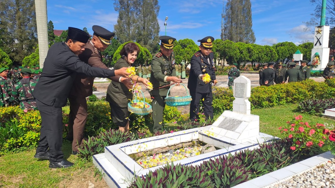 Kapolres Tanah Karo AKBP Eko Yulianto Hadiri Upacara HUT TNI ke-79 di Taman Makam Pahlawan Kabanjahe