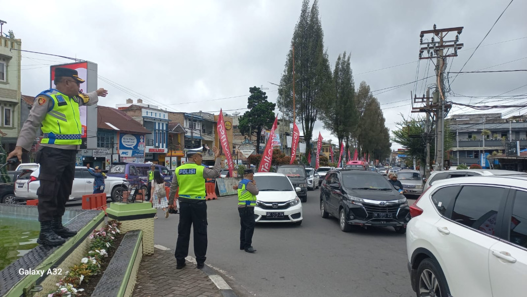 Kawal Kegiatan Pawai Natal GBKP Kota Berastagi, Wakapolres Kompol Aron Siahaan: Personil kita hadir untuk memberikan pelayanan, rasa aman dan nyaman saat kegiatan ini