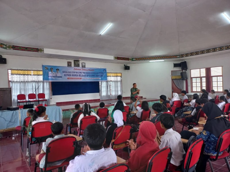 Cegah Perundungan atau Bullying, Danramil 03/BT Berikan Sosalisasi dan Komunikasi Efektif di SKB Berastagi 