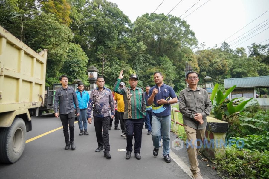 50 Hari Kerja Pemerintah Kabupaten Karo Laksanakan Gotong Royong 50 Hari Kerja Pemerintah Kabupaten Karo Laksanakan Gotong Royong