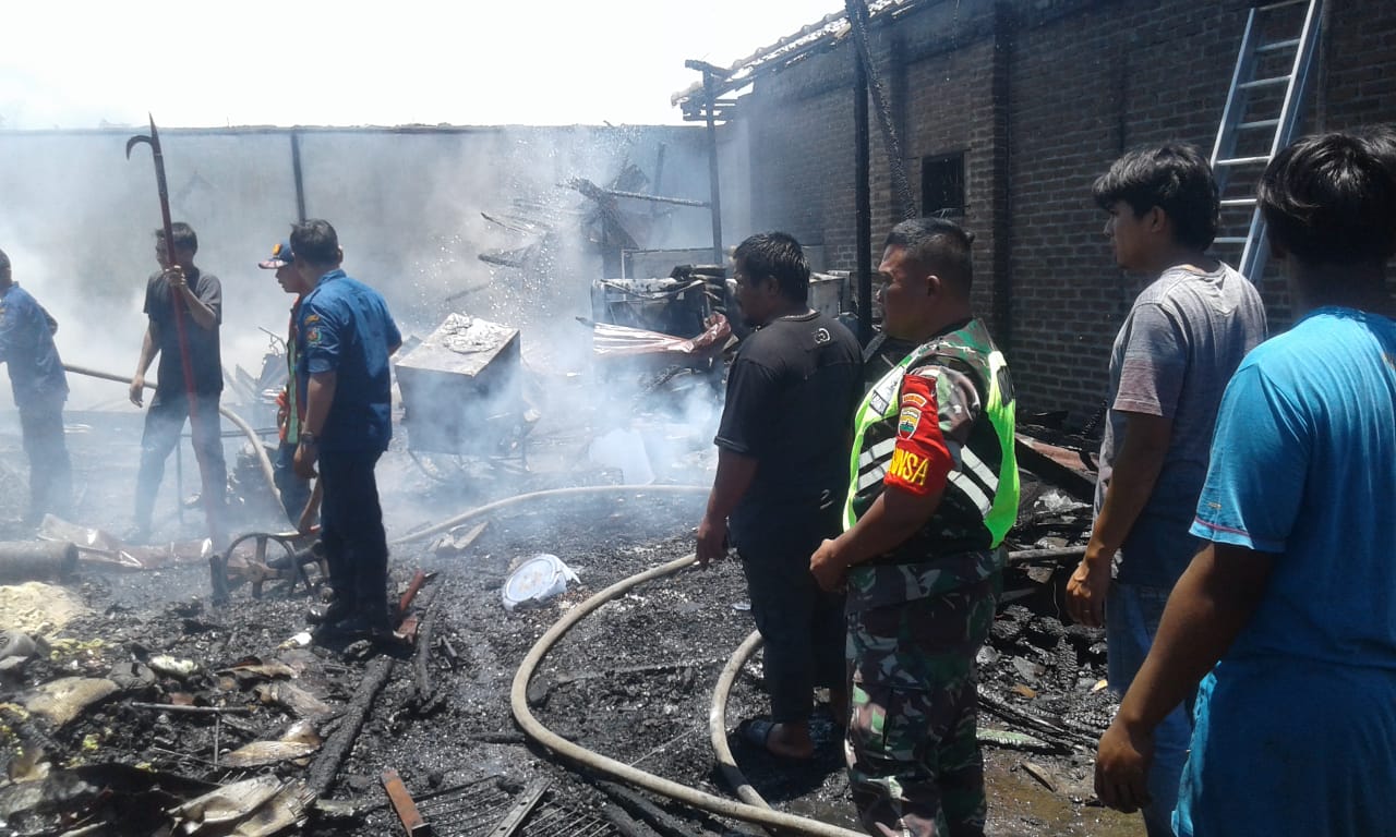 Api Berasal Saat Hendak Menggoreng Rempeyek, Rumah Zulkairi Terbakar di Desa Gurusinga