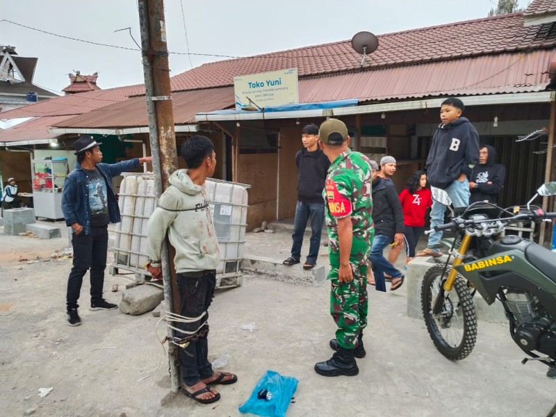 Babinsa Koramil 03/BT Amankan Pelaku Pencurian Di Pajak Buah Berastagi